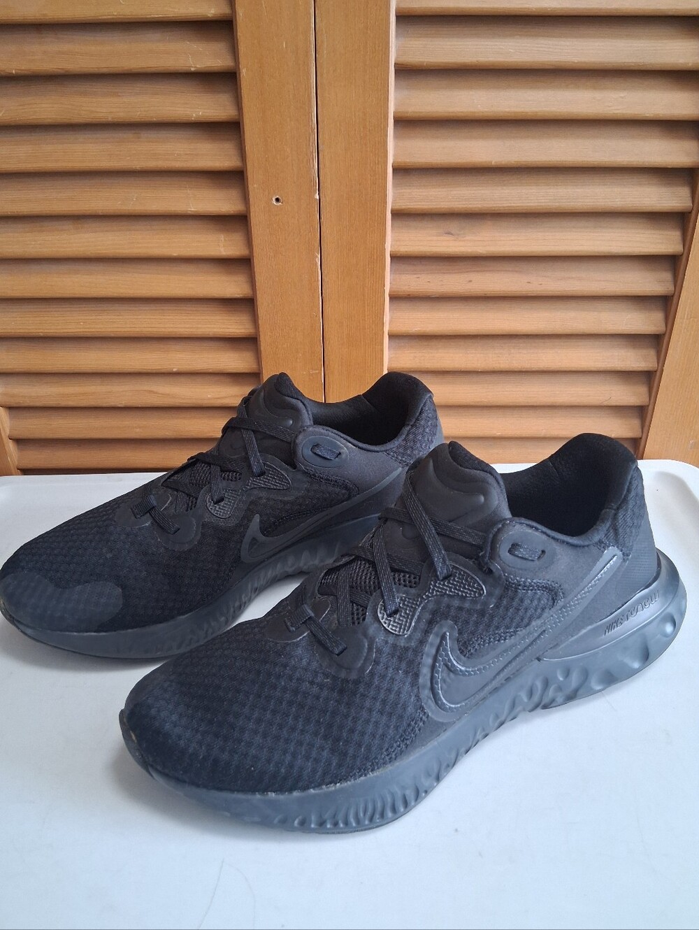 Nike Renew Run 2 Mens Size 10 Running Shoes Triple Black Air CU3504 006